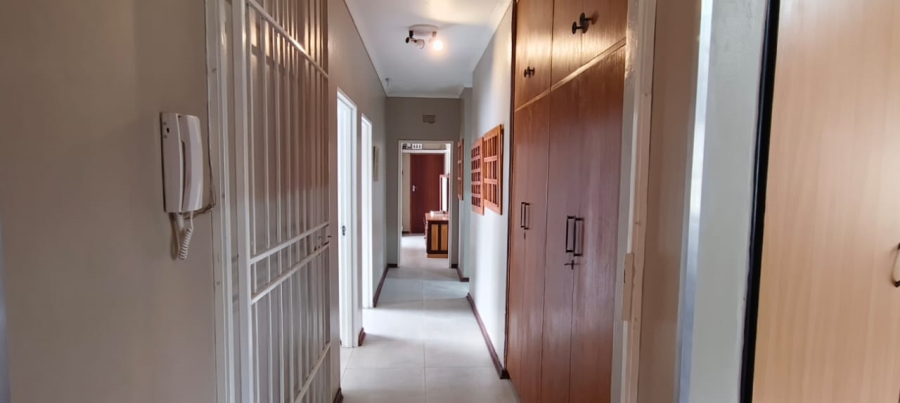 5 Bedroom Property for Sale in Pellissier Free State